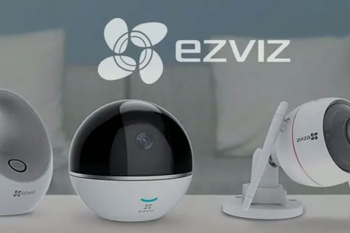 EZVIZ vaizdo kamera ant namo sienos