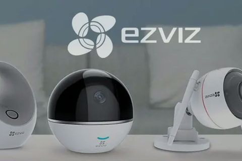 EZVIZ vaizdo kamera ant namo sienos